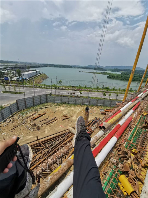 曲周县作业中发生设备损坏或人员意外，责任怎么划分？