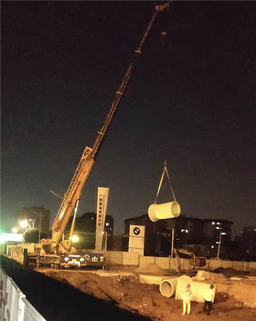 曲周县“弯臂矫正”—— 吊车的 “形变补偿” 技术